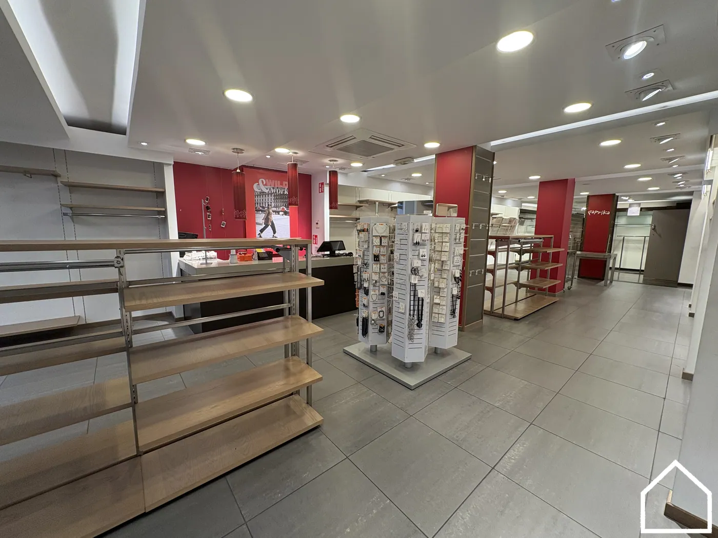 RUIM HANDELSPAND TE HUUR IN HET CENTRUM VAN IEPER - foto 4