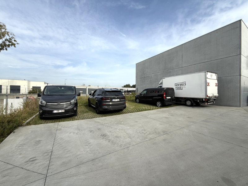 Nieuwbouw casco KMO-unit van 260 m² + 2 staanplaatsen - foto 3