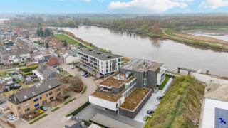 Welkom in Rumst!Op zoek naar een stijlvol appartement met zicht op het water vlakbij E19 & A12?Dit appartement combineert comfort, licht en ruimte op...