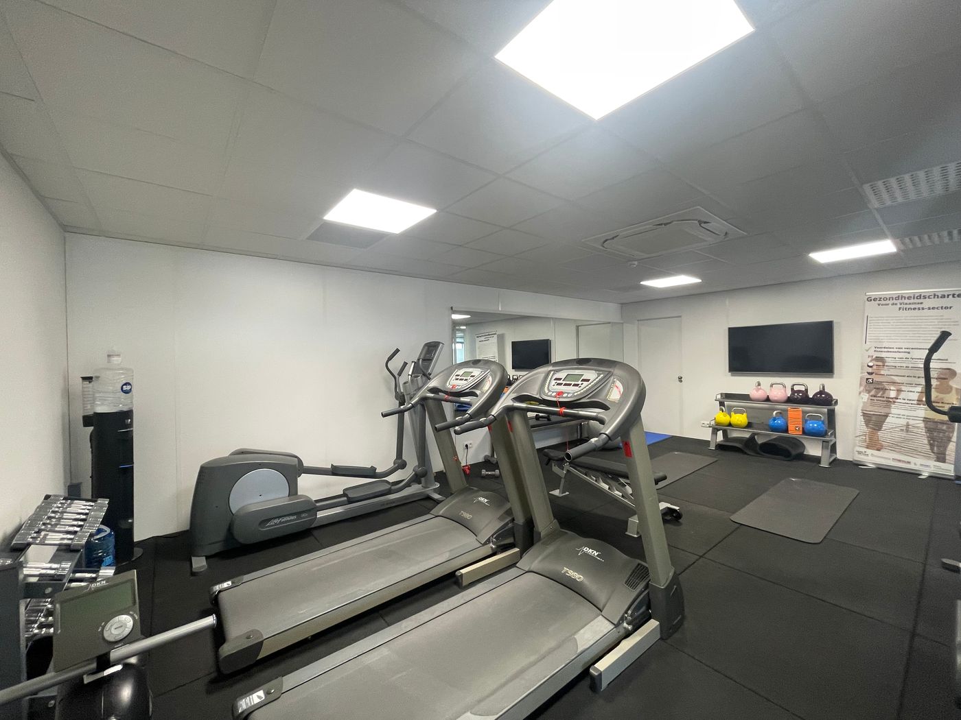 Furnished offices of 20 near the R4 - photo 5