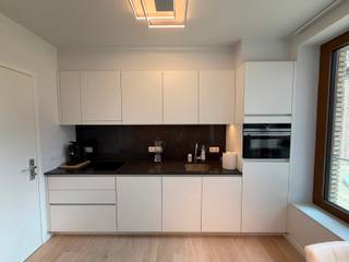 <p><strong>Recent 1-slaapkamerappartement op wandelafstand van het strand</strong></p>
<p>Op slechts enkele stappen van het strand bevindt zich dit recent en smaakvol afgewerkt</p>
<p>1-slaapkamerappartement. Gelegen op de eerste verdieping, biedt het appartement een aangename combinatie van comfort, licht en een uitstekende ligging.</p>
<p>De indeling omvat een lichtrijke leefruimte met open, volledig uitgeruste keuken, een ruime slaapkamer, een moderne badkamer met inloopdouche, een praktische berging en een gezellig overdekt terras met zicht op het binnenplein. Vanuit de keuken geniet u bovendien van gedeeltelijk zeezicht.</p>
<p>Extra troeven zijn de aanwezige fietsenberging en de mogelijkheid tot het huren / kopen van een ondergrondse staanplaats.</p>
<p>Dankzij de gunstige ligging en kwalitatieve afwerking is dit appartement ideaal als tweede verblijf aan zee of als interessante investering met verhuurpotentieel.</p>
<p><strong>Verkoop onder registratierechten.</strong><br /><br /></p>
<p>EPC: 65 kWh / E35 – UC: 35013-G-OMV_2018066536/EP18804/L001/D01/SD005</p>
<p>De renovatieplicht is NIET van toepassing. Asbestveilig. Elektriciteit conform.</p>
<p>G-score: A – P-score: A [Vg, Wche, Gdv, Gvkr, Gvv]</p>
<p>Voor meer info of een bezoek: 0476/ 37.42.15 of info@vhvastgoed.be</p>
