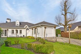 Ontdek deze exclusieve en karaktervolle villa op een toplocatie in Opgrimbie!Bekijk alvast onze virtuele tour op Youtube en laat u verrassen door de...