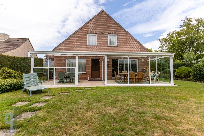 Rustig gelegen, ruime villa met 4 slaapkamers en garage - foto 1