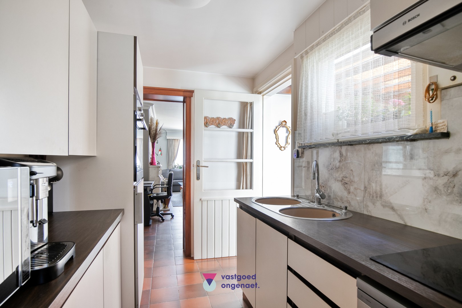Charmante gesloten woning met zonnige tuin en garage - foto 4