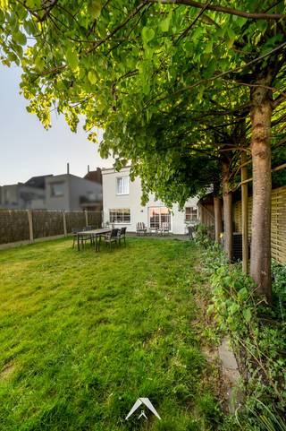 Bezoekmoment: zaterdag 30 mei van 9u - 12u (op afspraak)Bent u op zoek naar een ruim, instapklaar appartement met tuin in het centrum van Kuurne?Dit...