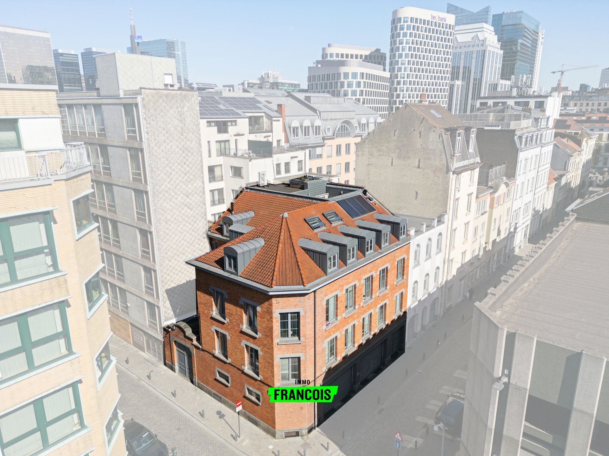 Zeer renderende opbrengsteigendom met 9 wooneenheden in het historische centrum van Brussel - foto 2