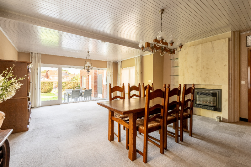 Ruime woning met tuin, 2 garages en 4 slaapkamers. - foto 5