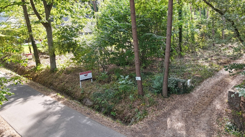 Residentieel gelegen bouwgrond van 15 are voor open bebouwing nabij golf- en meerdomein - foto 2