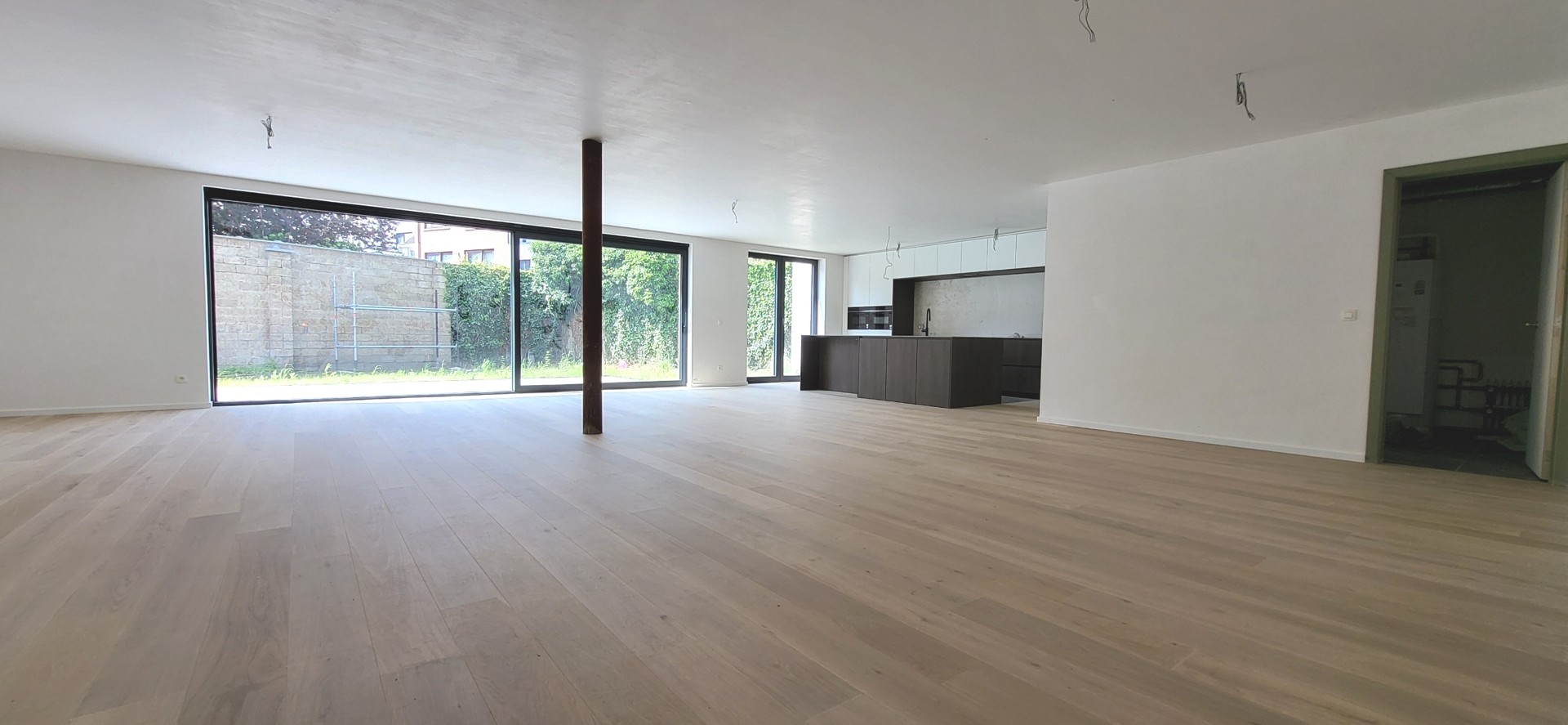 Instapklaar gelijkvloers appartement met 3 slaapkamers, dressing, 2 badkamers, ruim terras en tuin - foto 5