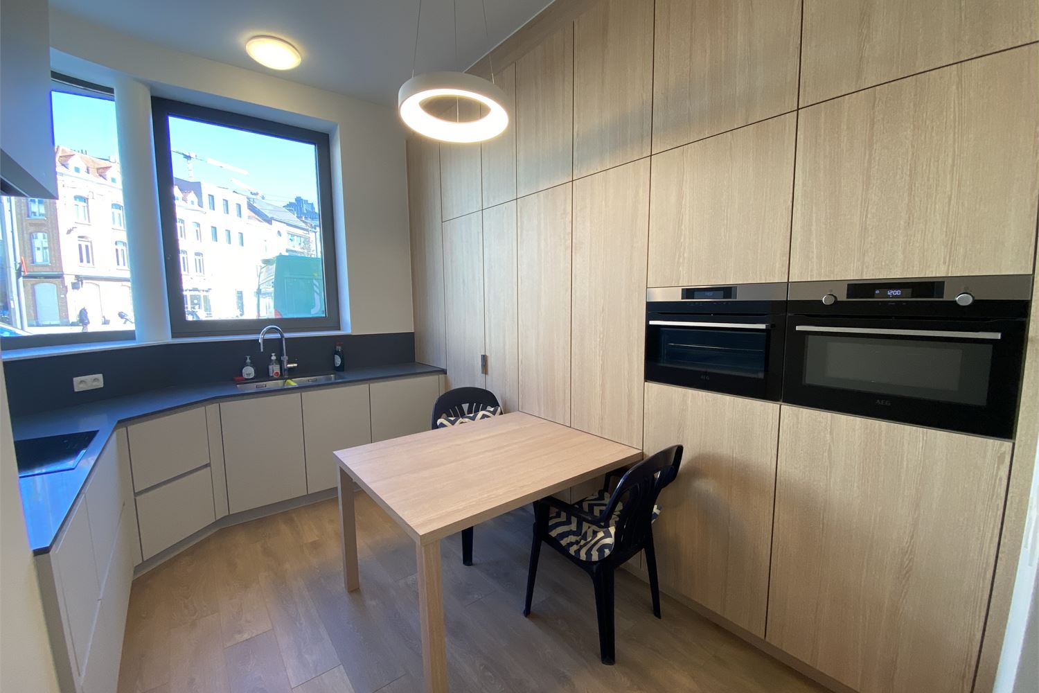 Appartement à louer à Anvers avec 4 chambres - photo 4