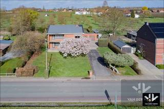 Ruime gezinswoning met 4 slaapkamers en een aparte bureauruimte in een groene omgeving - ontdek het potentieel van deze lichtrijke, riante...
