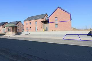 Composition :Etage 1 : Hall d'entrée : 7,76 m², une toilette indépendante : 1,31 m², une buanderie : +/- 5,00 m², living : 13,25 m², cuisine avec...