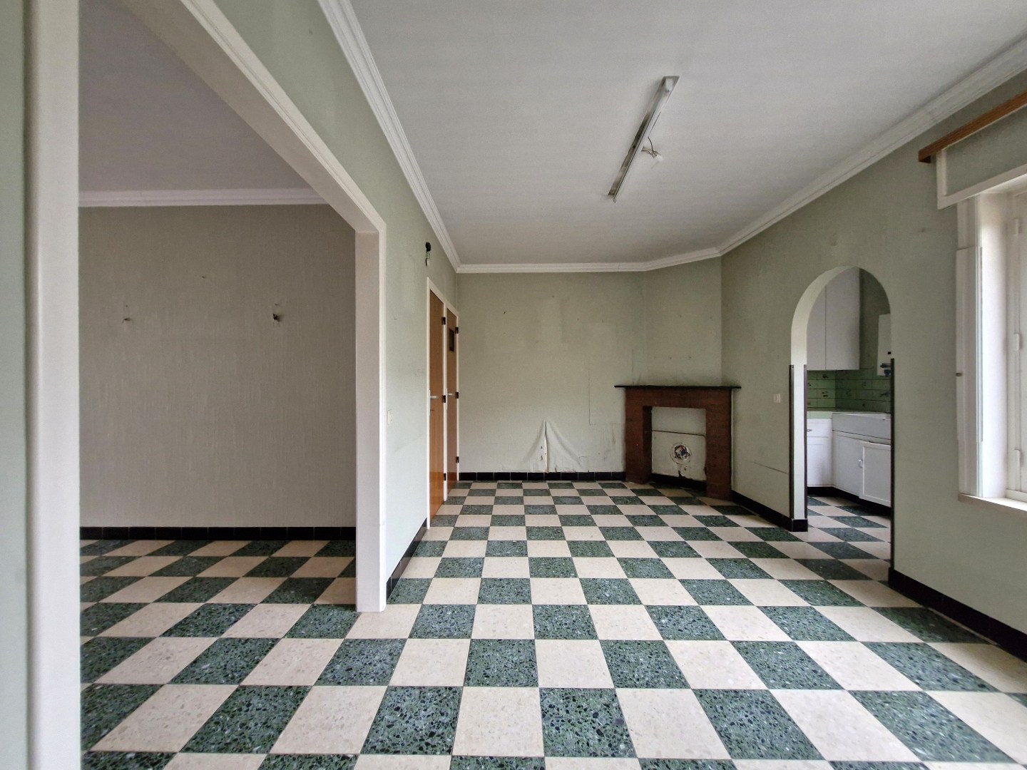 Maison familiale spacieuse à rénover avec un garage profond au cœur de Knokke. - photo 5