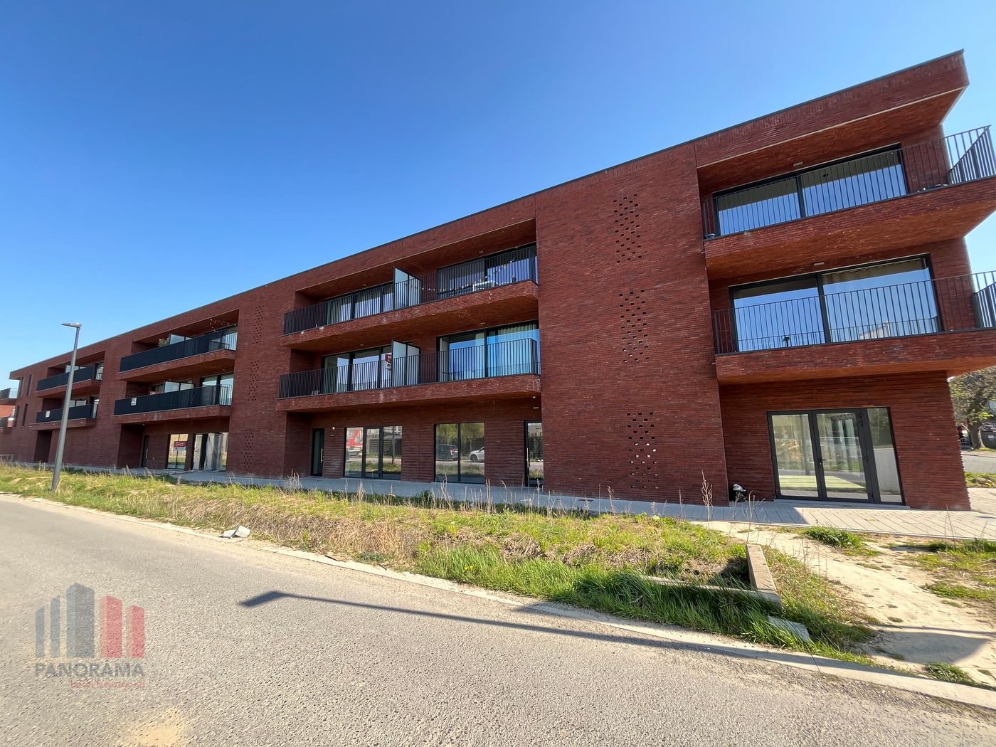 139 m² nieuwbouw handels- of kantoorruimte nabij de E40 te Drongen - foto 2