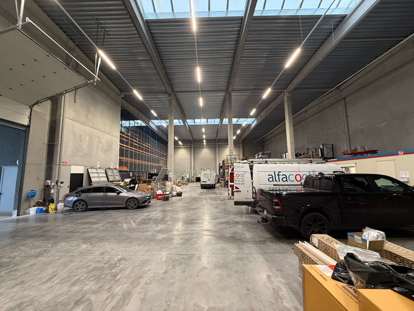 Opslagruimte van 1.003 m² met uitstekende visibiliteit langs E40 - photo 1