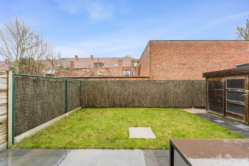 Roeselare-Centrum – UNIEK woonconcept gelijkvloers appartement met tuin, terras &amp; garage in hippe wijk OVERSTATIE - foto 4