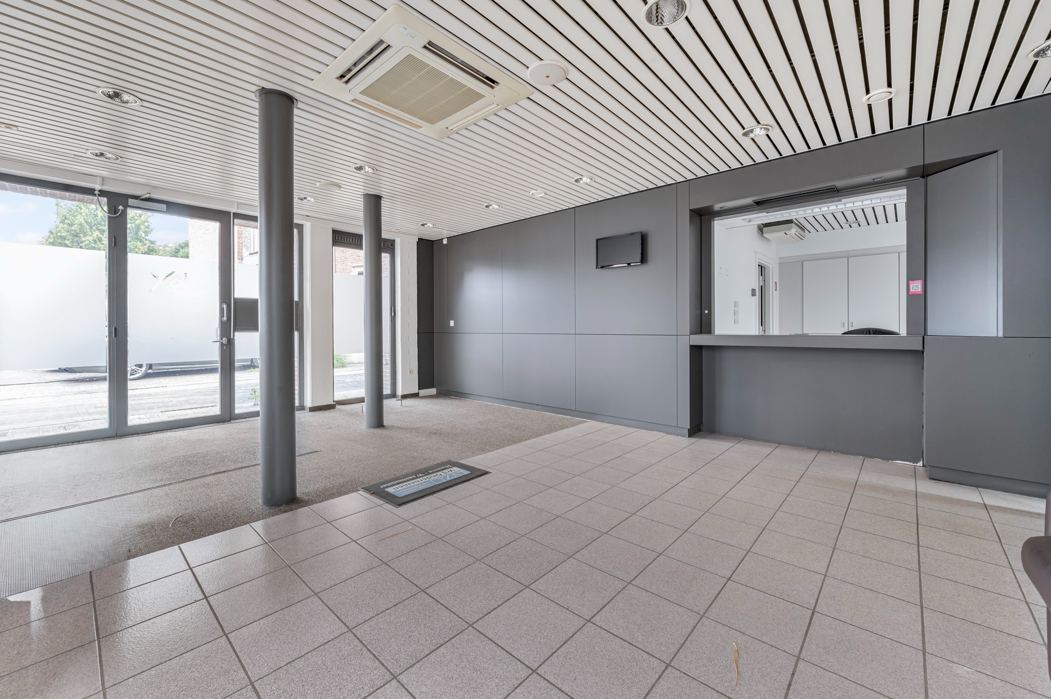 Kantoorgebouw met ruime parkeergelegenheid in centrum Hamme - foto 4