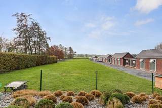 Prachtige recente VILLA (4000 m²) op een ideale locatie met zicht op de Mont-de-l'Enclus, 3 slaapkamers, 2 badkamers, bijgebouw, grote tuin en...