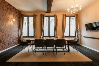Uitzonderlijke eengezinswoning van ca 226 m² in een rustig wandelstraatje in het hart van Antwerpen, op wandelafstand van Het Eilandje,...