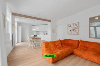 Dit instapklare appartement op de eerste verdieping is gelegen in een kleinschalige en rustige residentie. Het werd recent volledig gerenoveerd...