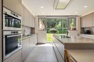 Bienvenue dans cette spacieuse villa à Aalter !Les atouts de cette propriété sont- Terrain exceptionnellement grand de 5263 m²- Rez-de-chaussée très...