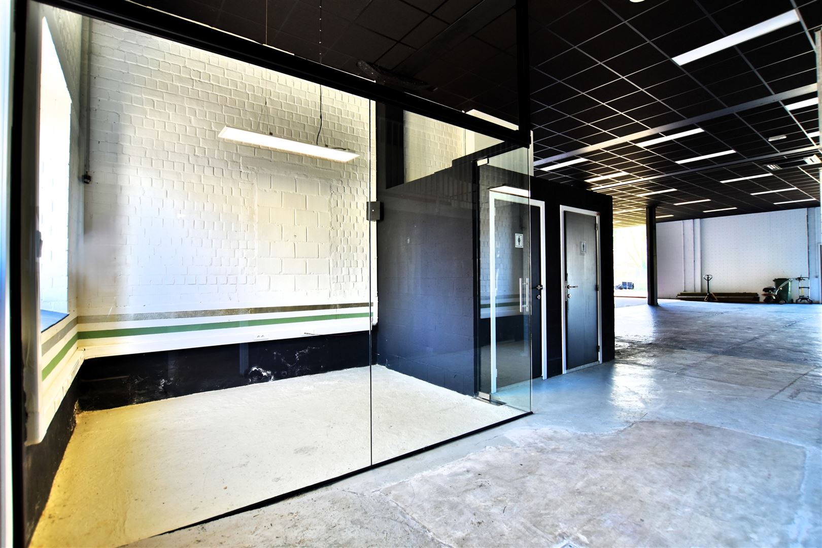 Multifunctioneel bedrijfspand (ca. 450m²) te Hamme. - foto 3