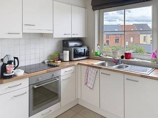 <p>Mooie en verzorgd tweeslaapkamer appartement in het centrum met terras en garage.<br />Te Sint Gillis bij Dendermonde bevindt zich dit verzorgde 2-slaapkamer appartement op de tweede verdieping, op wandelafstand van het centrum en diverse handelszaken alsook openbaar vervoer en scholen.<br />Verder omvat het een inkomhal met apart toilet, leefruimte, open keuken met aansluitende berging, 2 mooie slaapkamers, badkamer en tof terras. Lift aanwezig in het gebouw.<br />Extra pluspunt is dat er een garage inbegrepen zit in de huurprijs. 30€/maand gemeenschappelijke kosten. <br />Voor meer info mail vero@berno.be of bel 052/20 24 40</p>