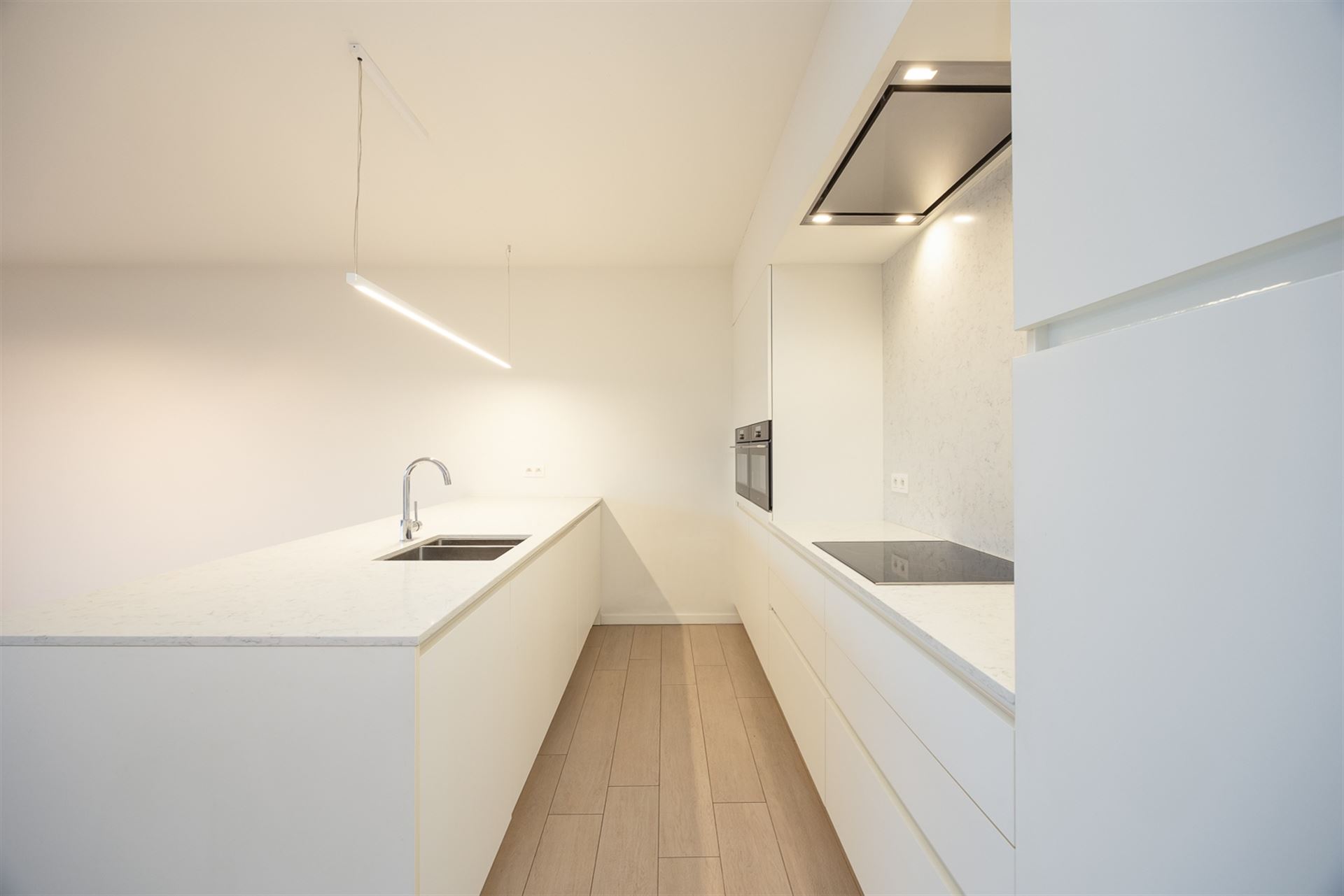 Groot appartement met 3 volwaardige slaapkamers. - foto 4