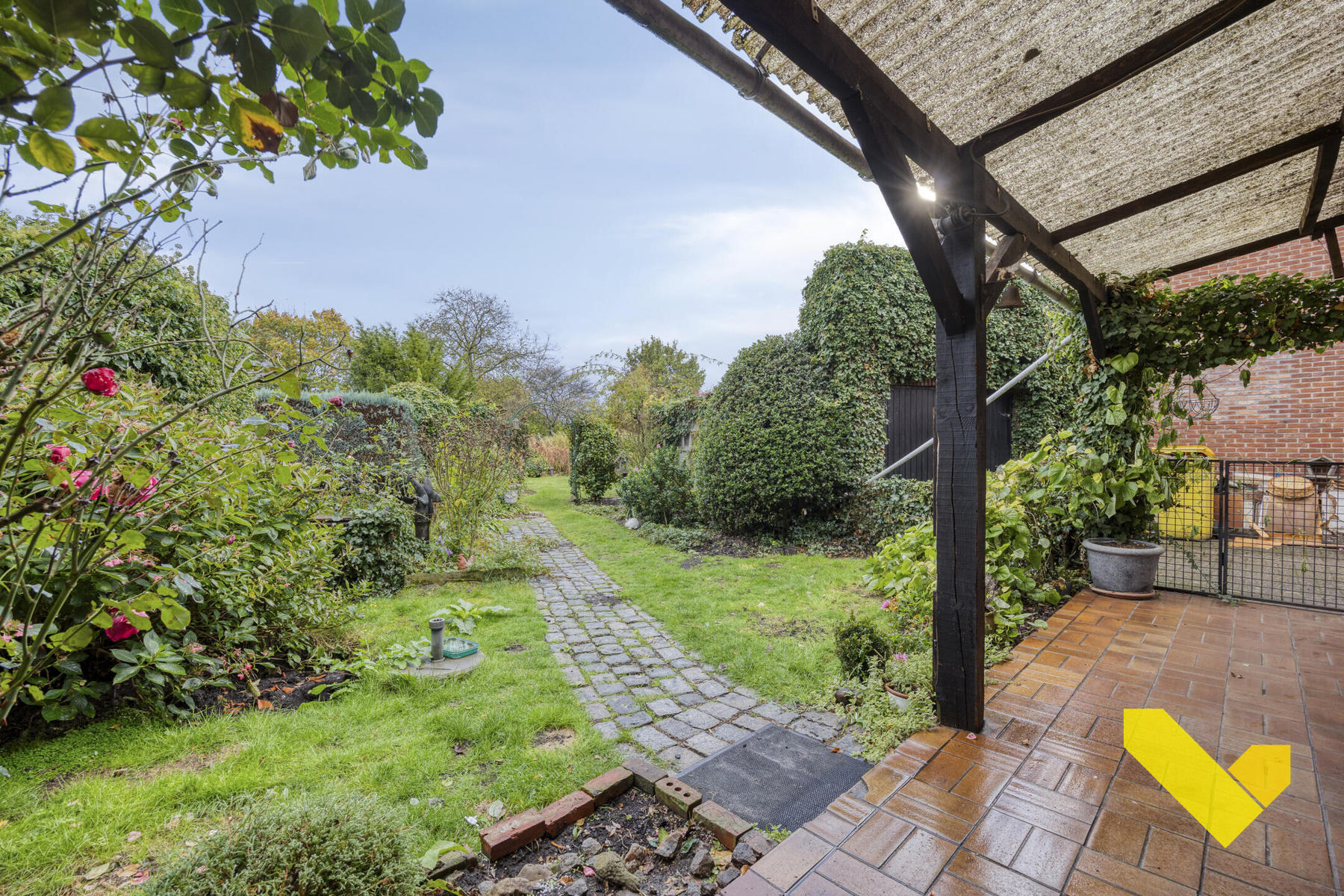 Vrijstaande woning met een grote tuin. - foto 3