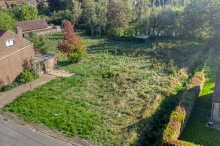 Deze bouwgrond is rustig gelegen in Boutersem, in groene omgeving. Het perceel biedt de ideale kans om uw droomwoning te realiseren.Indeling en...