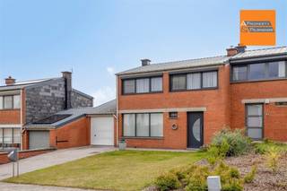 Located in Herent, on a quiet plot of 2.70 ares, stands this charming house with an inviting garden.You are welcomed into a pleasant entrance hall...