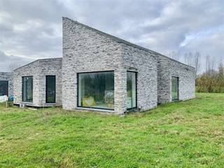 PROPRIÉTÉ EXCLUSIVE SUR UN TERRAIN D'ENVIRON 1,7 HECTARE À REET - UNE SITUATION UNIQUE AVEC DES POSSIBILITÉS INFINIESSituée dans la campagne de Reet,...