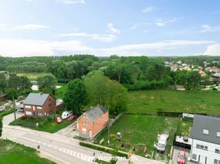 <p><span>Knap perceel bouwgrond voor halfopen bebouwing, gelegen op een gunstige locatie net buiten het landelijke dorpscentrum van Putte - Peulis.</span></p><p><span> </span></p><p><span>Dit mooie, perfect zuidwest georiënteerde perceel met oppervlakte 333 m² biedt de mogelijkheid om een eigen woning te ontwerpen met een voorgevel-breedte van 8m.</span></p><p><span> </span></p><p><span>De bouwgrond is uiterst gunstig gelegen in een landelijke omgeving nabij het dorpscentrum van Peulis, met scholen, winkels en openbaar vervoer op fietsafstand. Een vlotte bereikbaarheid is gegarandeerd dankzij de centrale ligging.</span></p><p><span> </span></p><p><span>Vrijblijvende informatie te verkrijgen via 015/755 444 of info@immovercammen.be .</span></p><p><span> </span></p>