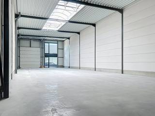 This brand new warehouse of almost 300 m² on the Zuiderdijk in Rijkevorsel is now available for rent. Located at an ideal location along the...