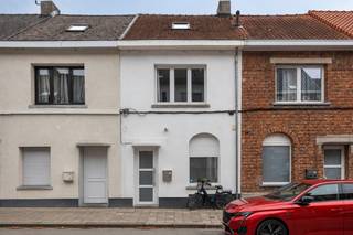 Instapklare stadswoning op wandelafstand van de grote markt met een vlotte verbinding naar de E40 en andere invalswegen. De woning beschikt op...