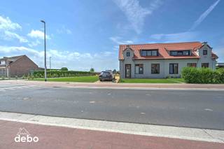 <strong>Instapklare gezinswoning op een toplocatie</strong><br />Welkom in deze charmante en instapklare woning, gelegen op een mooi perceel van maar liefst <strong><span>803 m²</span></strong>, wat zorgt voor extra ruimte, mogelijkheden en toekomstwaarde.<br />Binnen geniet je van een aangename bewoonbare oppervlakte van <strong><span>128 m²</span></strong><strong>.</strong> De woning is praktisch en huiselijk ingericht en beschikt over <strong><span>drie ruime slaapkamers</span></strong><strong>,</strong> waardoor ze perfect is voor gezinnen, koppels of wie graag wat extra plaats heeft.<br />De woning heeft een gunstig <strong><span>EPC-label B</span></strong>, wat zorgt voor een energiezuiniger en comfortabeler woongevoel.<br />Ook de ligging is een grote troef: rustig, aangenaam en toch zeer goed gelegen. Hier kom je thuis in een omgeving waar comfort, ruimte en mogelijkheden mooi samenkomen.<br /><strong>Interesse in een bezoek? Bel gerust naar 0495 534 865.</strong><br />