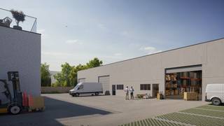 Nieuwbouw KMO-unit met een oppervlakte van 138 m² te koop langs de Hoogledestraat te Kortemark.<br />De casco opslagruimte opgebouwd uit een staalconstructie in combinatie met een betonplint en geïsoleerde sandwichpanelen en heeft een vrije hoogte van +/- 5,50 meter. De ruimte is toegankelijk via een automatische sectionale poort (4 m B x 4,2 m H) met afzonderlijke toegangsdeur. Verder is de geïsoleerde loods voorzien van een lichtstraat. De dakstructuur laat het toe zonnepanelen te plaatsen (15 KG/m²). De loods maakt deel uit van een gloednieuwe ontwikkeling bestaande uit 7 KMO-units met oppervlaktes van 138 m² tot 487 m², samenvoegbaar tot 842 m² met aanwezigheid van minimum één privatieve parkeerplaats per unit. Vlot bereikbaar dankzij de ligging op amper 1,3 km van de Staatsbaan (N35) met een vlotte verbinding naar de Roeselarebaan (N32, +/- 5 km) en de E403 exit Lichtervelde (+/- 10 km). Voorziene oplevering Q4 2025.<br />Contacteer PANORAMA B2B voor bijkomende (technische) inlichtingen, plannen of een vrijblijvend plaatsbezoek 050 250 200.