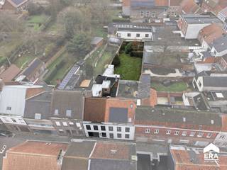 Te koop: Ruime woning met 4 slaapkamers en uitgestrekte tuin in het centrum van Wervik, op wandelafstand van winkels, scholen en openbaar...