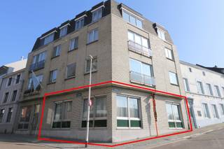UNIEK GELIJKVLOERSAPPARTEMENT van 173 m² IN HARTJE STAD met 2 SLAAPKAMERS en ROYAAL TERRASUitzonderlijk ruim appartement met karakter in het...