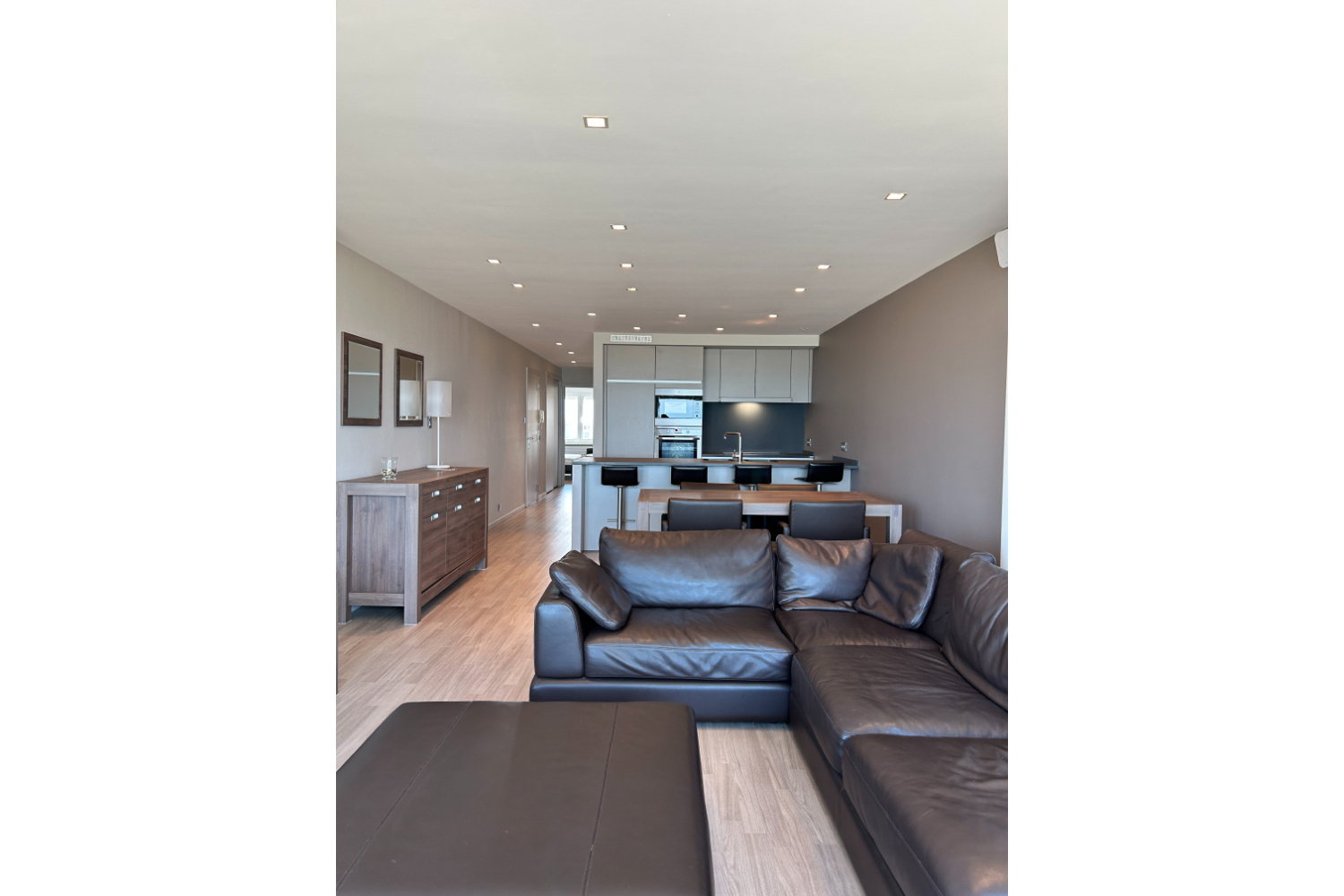 Gemeubeld appartement te huur op de zeedijk van Oostende - photo 2