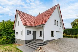 We Invest Waterloo vous présente cette magnifique villa située à Waterloo. D’une superficie totale de 365 m² dont 245 m² habitables, elle...