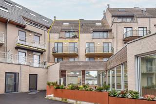 In het hart van Gistel bevindt zich dit ruime en lichtrijke duplexappartement, perfect voor wie houdt van comfort en centrale ligging. De...