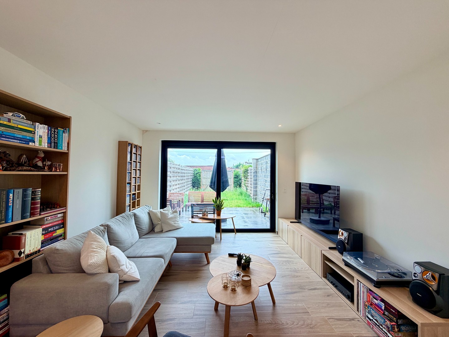 Gerenoveerde woning met drie slaapkamers & autostaanplaats te Roeselare! - foto 4