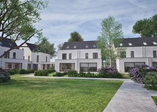 Residentie 's GRAEVENHOF is gelanceerd met de verkoop van 12 nieuwbouwwoningen:<br /><br />- 5 woningen langs de zijde Wijnegemsteenweg<br />- 4 woningen langs de zijde Dianalaan<br />- 3 woningen achteraan op het binnengebied<br /><br />De woningen hebben bewoonbare oppervlakten tussen 142m² en 252m² + privatieve tuin en terras.<br /><br />Verder zijn ze opgebouwd uit duurzame materialen en uitgerust met een verscheidenheid aan moderne, ecologische technieken, waaronder een lucht-water warmtepomp, zonnepanelen, vloerverwarming en een ventilatiesysteem. <br /><br />De architectuur is modern en stijlvol, gekenmerkt door een combinatie van een lichte gevelsteen met houten gevelbekleding en donkere, kwalitatieve aluminium ramen. <br /><br />'s GRAEVENHOF omvat zowel woningen met platte daken als woningen met hellende daken, waarbij de laatste extra inrichtbare ruimte onder het dak bieden voor bijvoorbeeld een hobbyruimte of extra kamer. <br /><br />De ligging van ’s GRAEVENHOF is ideaal: groen en rustig aan de rand van Hertenbos, nabij natuurgebieden zoals het Gravinnenbos en toch centraal.<br /><br />Prijzen vanaf € 605.000 (excl. BTW/registratie)<br /><br />Op enkele van de woningen is er een mogelijkheid om aan te kopen aan 6% BTW i.p.v. 21% BTW (vraag naar de voorwaarden).<br /><br />Verkoop onder Wet Breyne.<br /><br />Lanceringsvoorwaarde: volledig afgewerkte zolder GRATIS voor de snelle beslisser.<br /><br />Voor meer info kan u terecht op www.waterhuys.be/sgraevenhof of gelieve contact op te nemen met ons kantoor - info@waterhuys.be - www.waterhuys.be/nieuwbouwprojecten - Vg-Wp-Gvv-Gvkr-Gmo-Gworg.