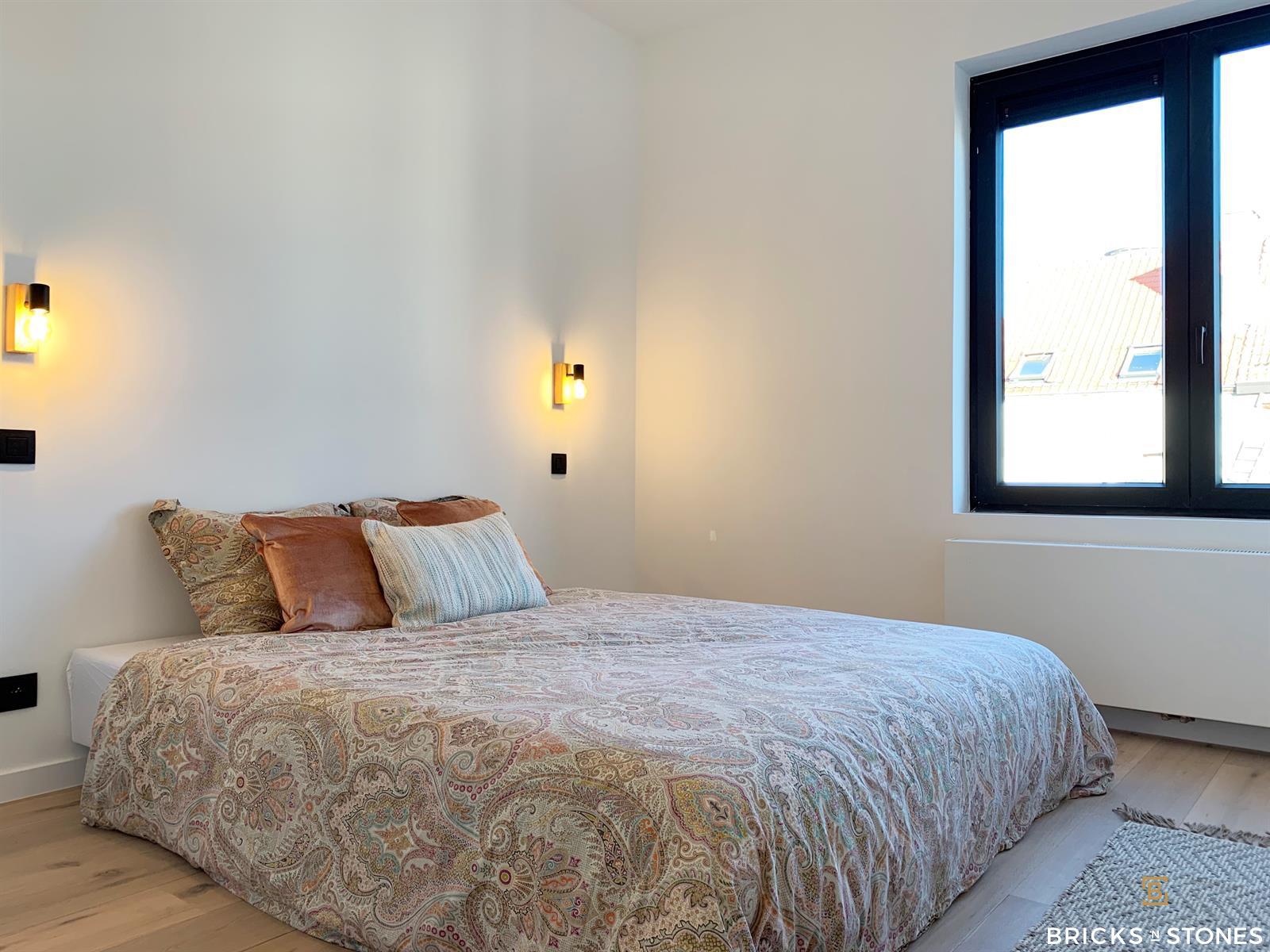 Gerenoveerd trendy 2-slaapkamer appartement met terras. - foto 5