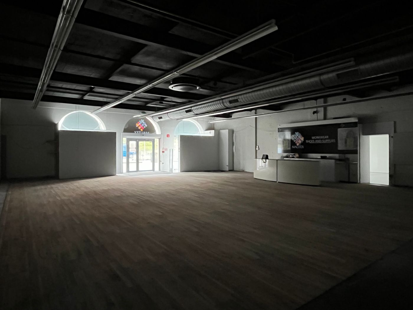 278 m² commerciële ruimte met 168 m² opslagruimte te huur in Dendermonde - foto 5