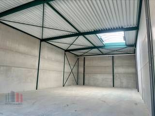 Nieuwbouw KMO-unit met een oppervlakte van 289 m² en 2 privatieve parkeerplaatsen te huur. Uitstekend gelegen net buiten de Grote Ring in het...