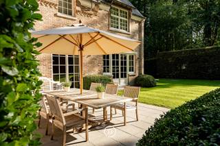 Deze landelijke villa ontworpen architect Bart François op een perfect georiënteerd perceel van 2730 m² heeft 4 slaapkamers, 2 badkamers en een...