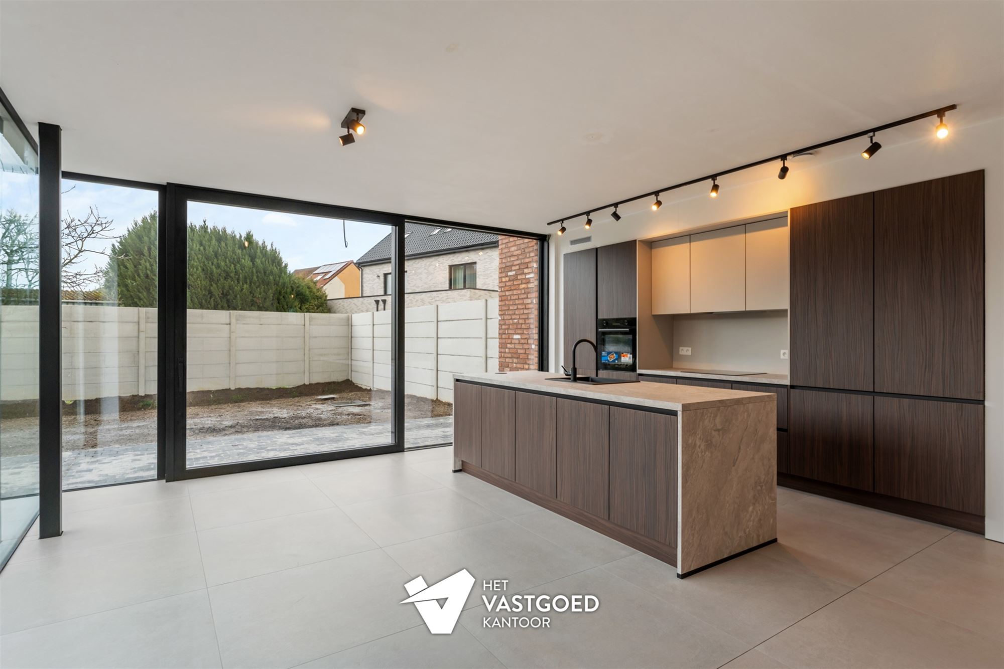 VOLLEDIG AFGEWERKTE NIEUWBOUWWONING OP CENTRALE LIGGING TE BERINGEN - foto 5