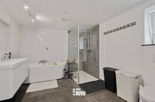 Prachtige instapklare woning met handelszaak in het centrum van Aalst.Ontdek deze unieke eigendom in het hart van Aalst, met een perfecte balans...